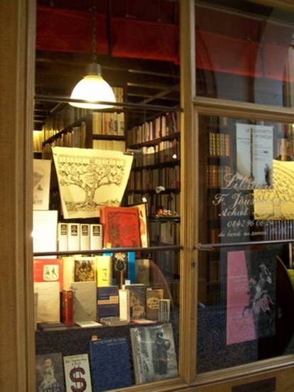 vivbookshop1.jpg